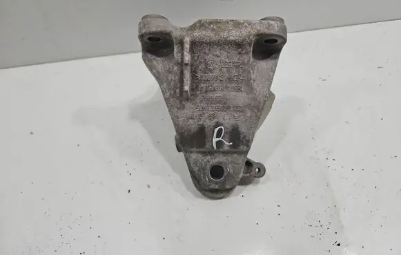 BMW 2 F22 F23 Engine mounting bracket 18574710