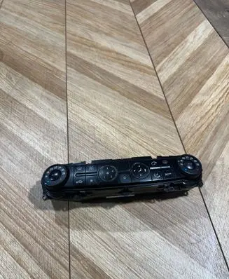 Mercedes-Benz E W211 Climate control unit 2118300085 00101903