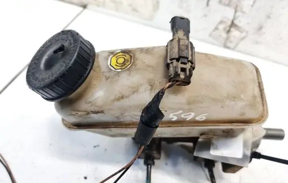 Chevrolet Aveo Brake fluid reservoir 