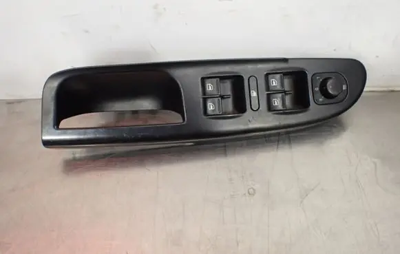 Volkswagen PASSAT B6 Electric window control switch