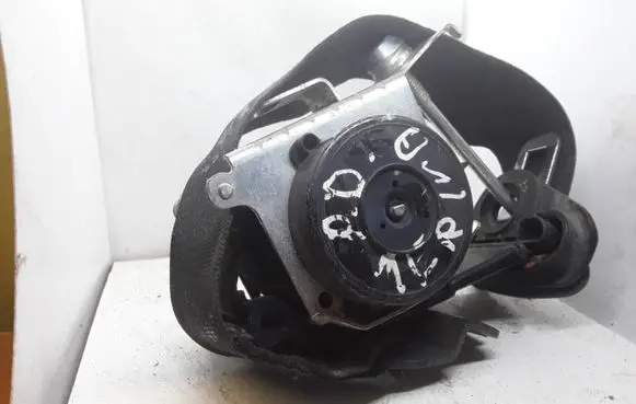 Opel Astra H Front seatbelt 566331211 8520BJ32078