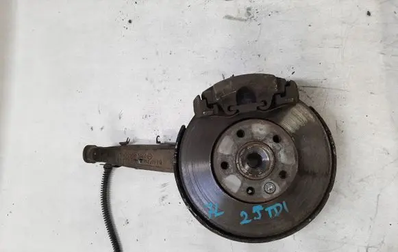 Volkswagen Touareg I Front wheel hub spindle knuckle 7L6407258A
