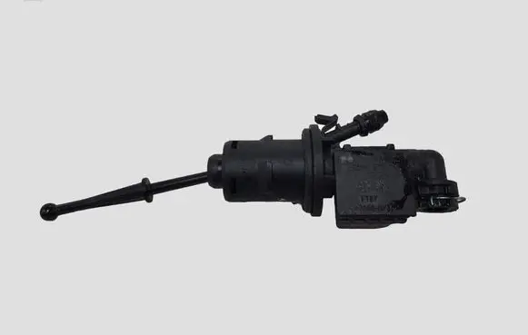 Skoda Octavia Mk2 (1Z) Clutch master cylinder 5284505102