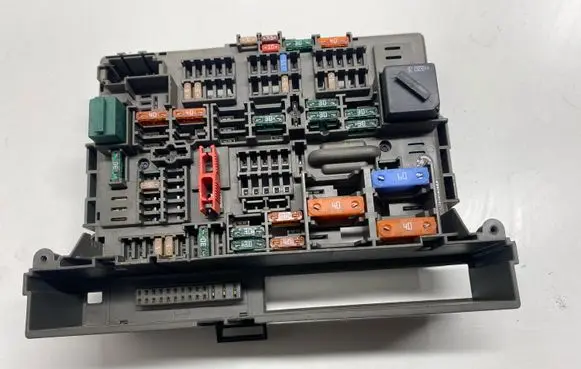 BMW 3 E92 E93 Fuse module 10688710