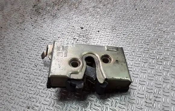 Seat Toledo I (1L) Front door lock 1L0837016