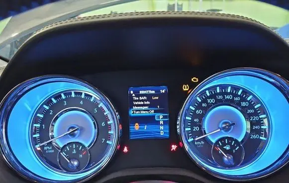 Speedometer (instrument cluster)