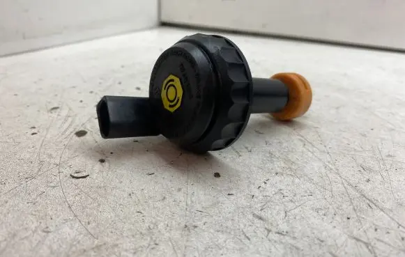 Audi Q3 8U Brake fluid reservoir 1K2611349C
