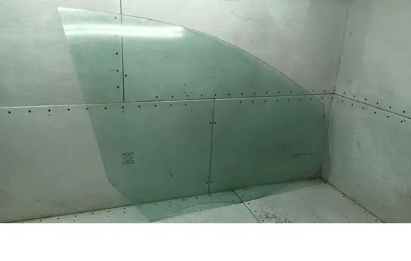 Fiat Stilo Front door window glass four-door 