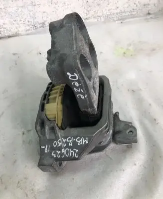 Mercedes-Benz B W246 W242 Gearbox mount A2462400617