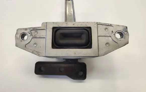 Engine mount bracket