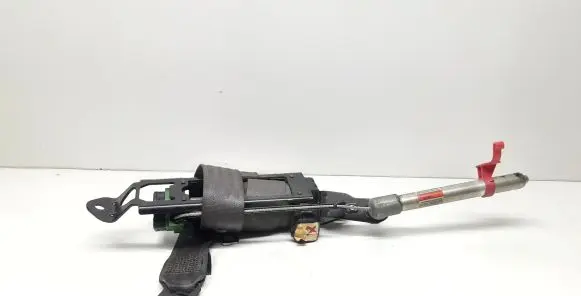 Volvo V70 Front seatbelt 8665872
