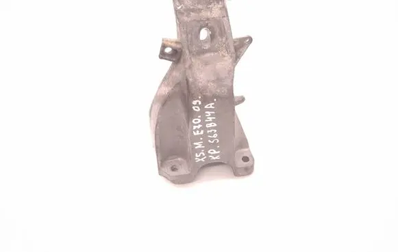 Engine mounting bracket