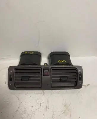 Volvo V50 Dash center air vent grill 39879332 Y01145