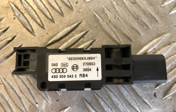 Audi A8 S8 D3 4E Airbag deployment crash/impact sensor 4B0959643E 0232H07VJ90H 270903