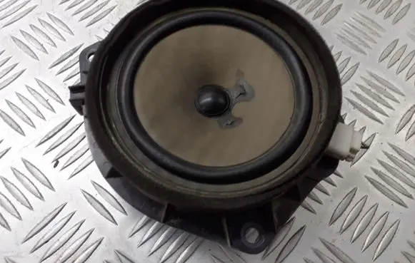 Toyota Yaris Subwoofer speaker 86160-52030