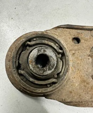 Opel Corsa C Front control arm 13140037