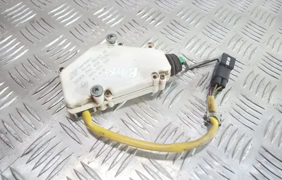 Fuel tank cap lock motor