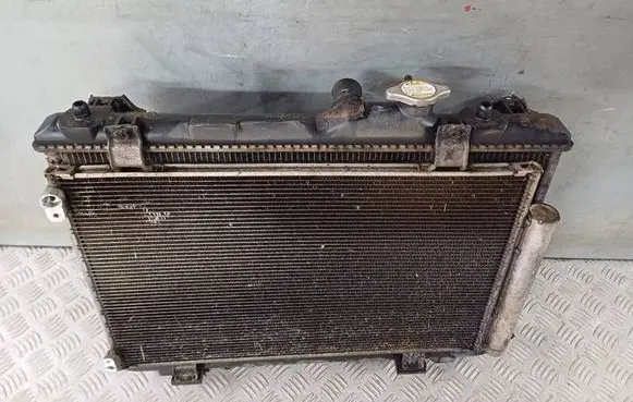 Suzuki Swift I Coolant radiator