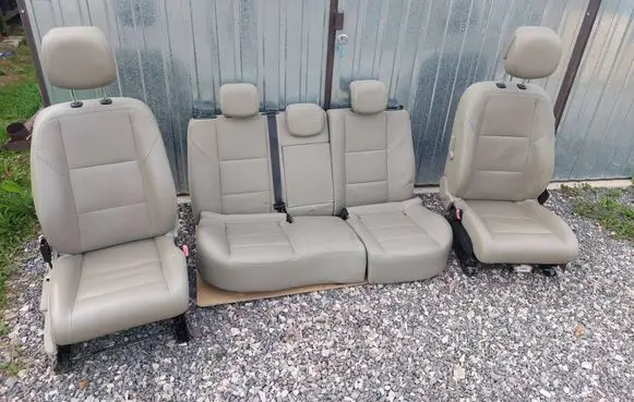 Seat set