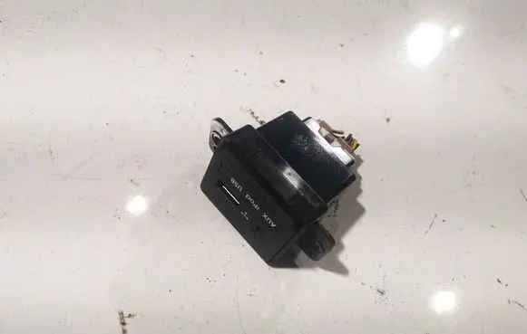 KIA Sorento USB socket connector 961202P000