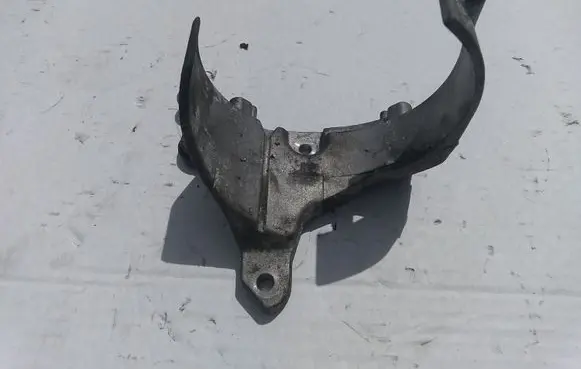 Mazda 3 I Fuel filter bracket/mount holder 