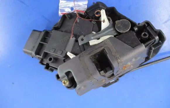Ford Focus C-MAX Front door lock 3M5A-R21812AJ