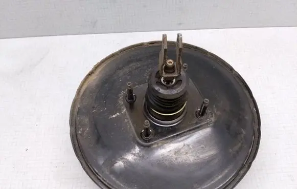 Nissan Almera Tino Brake booster 