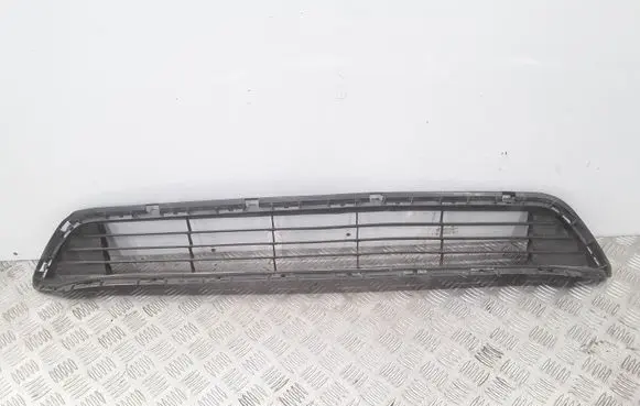 Toyota Avensis T270 Front bumper lower grill 5311205100