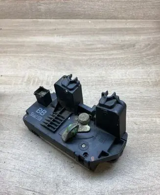 Opel Astra G Rear door lock 90561158 RIGHTSIDE