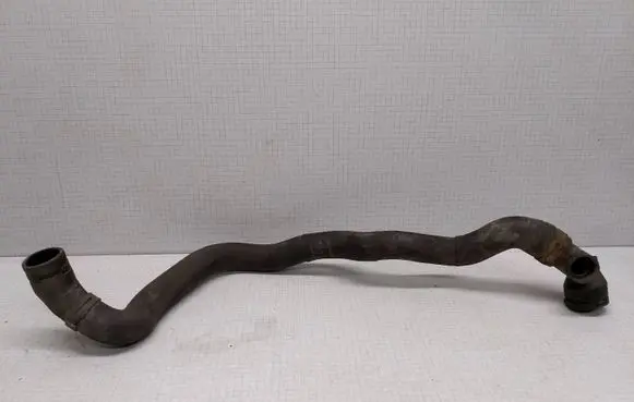 Volkswagen Touran I Engine coolant pipe/hose 112639