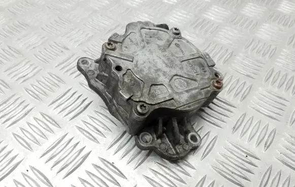 Skoda Octavia Mk2 (1Z) Vacuum pump 03L145100