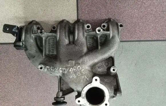 Volkswagen Sharan Intake manifold 03G129713L