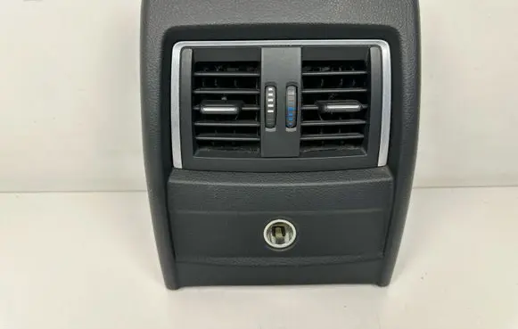 BMW 4 F32 F33 Rear air vent grill 9207330