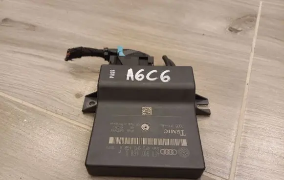 Audi A6 S6 C6 4F Gateway control module 4F0907468D