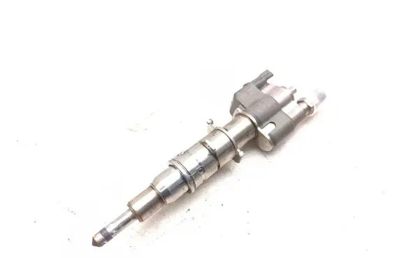 BMW 3 E90 E91 Fuel injector 7589048 758904808