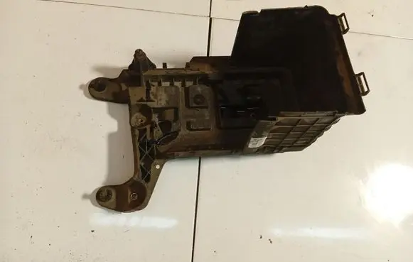 Volkswagen Touran I Battery box tray 1K0915333B 1K0915333-B