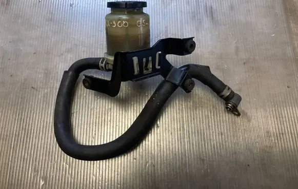 Lexus RX 300 Power steering fluid tank/reservoir 