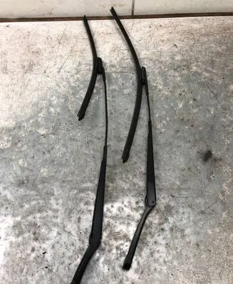Volkswagen Scirocco Front wiper blade arm 1K8955409 1K8955410
