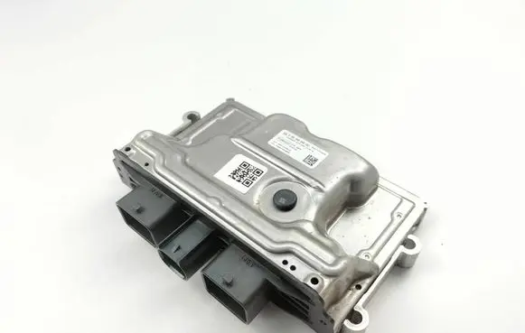 Volkswagen Amarok II Glow plug pre-heat relay 0281040040 MB3G-12C550-CE