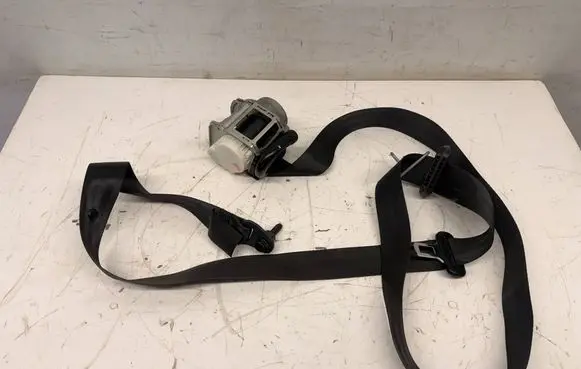 Renault Twingo III Front seatbelt TW3PASLP1