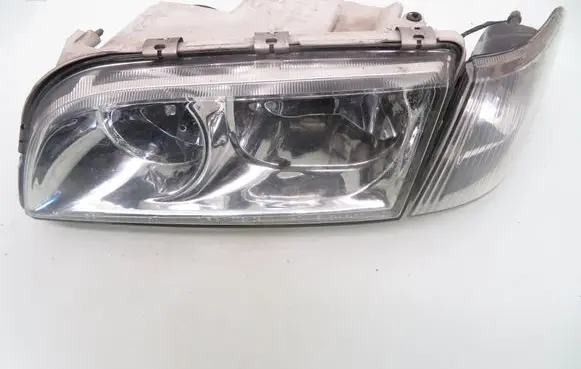 Volvo S40, V40 Headlight/headlamp 7731109L