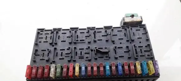 Volkswagen Golf III Fuse box set 357937039