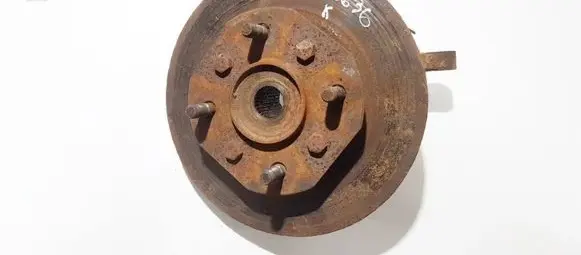 Hyundai Lantra I Front wheel hub
