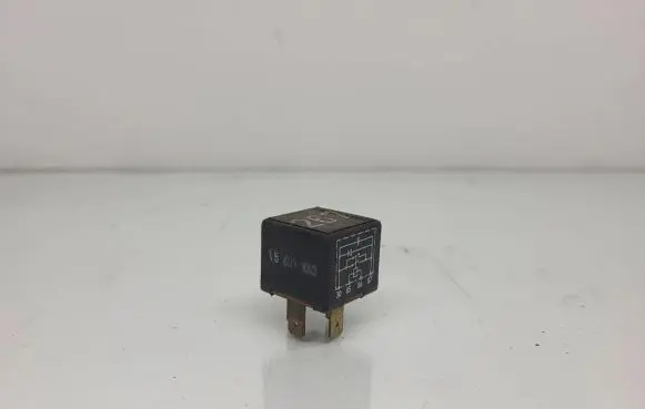 Volkswagen PASSAT B5 Other relay 443919578C
