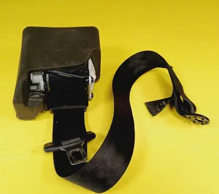 Audi A4 S4 B6 8E 8H Rear seatbelt 8E5857805E