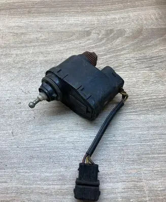 Seat Toledo I (1L) Headlight level adjustment motor 1L0941295