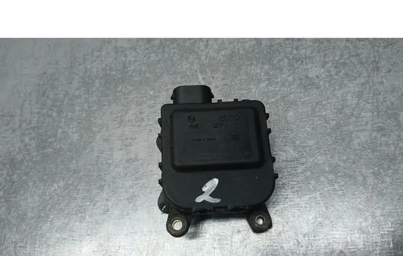 Volkswagen PASSAT B5.5 Coolant heater control valve 8D1820511B