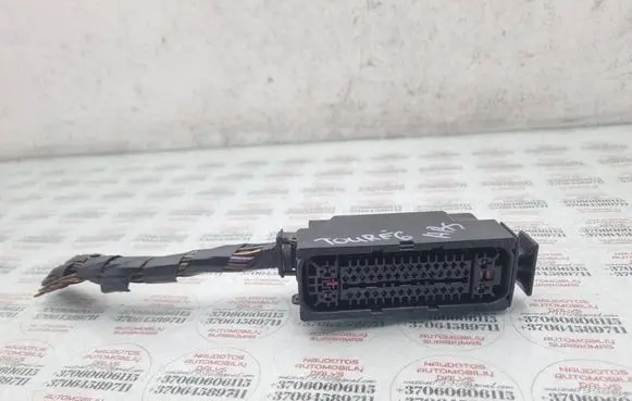 Volkswagen Touareg I ABS module connector plug 