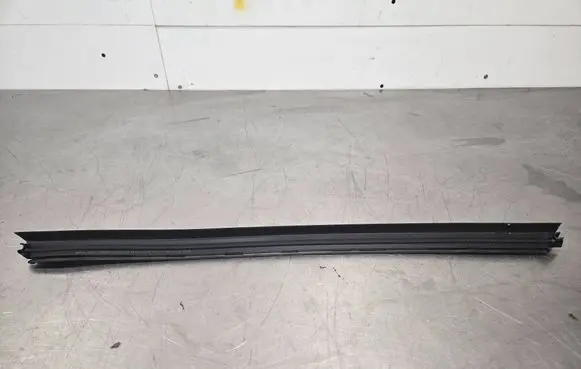 Mercedes-Benz E W214 Front door glass trim molding a2147250500