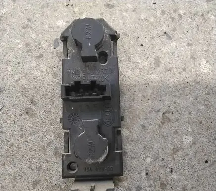 Ford Galaxy Tail light bulb cover holder 7M3945257A